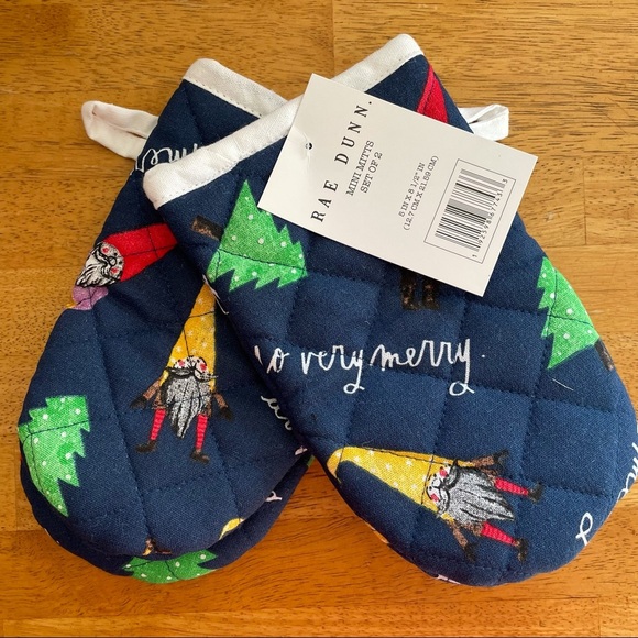 Rae Dunn BE MERRY Gnome and Christmas Tree Mini Oven Mitts Set of 2 BRAND NEW!! - Picture 3 of 4